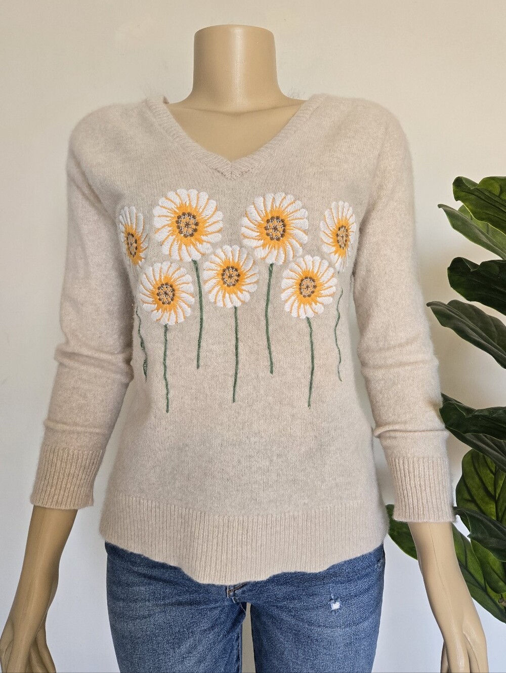 Lauren Moshi Beverly Hills Cashmere Daisy Embroidered V-Neck Sweater Size S